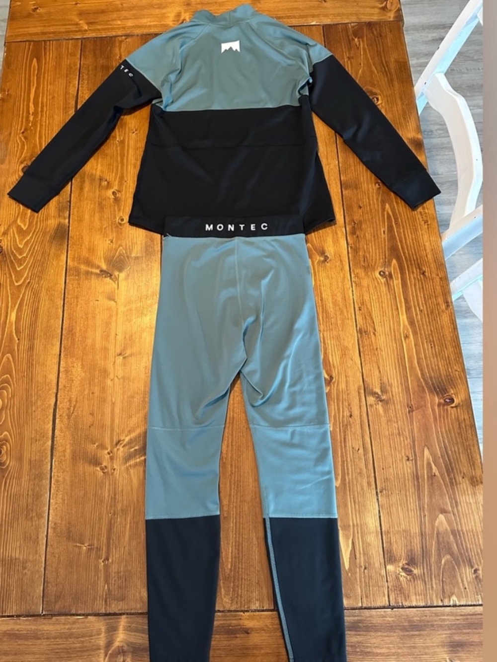 Montec Two-Tone Base Layers - Picture 2 of 6
